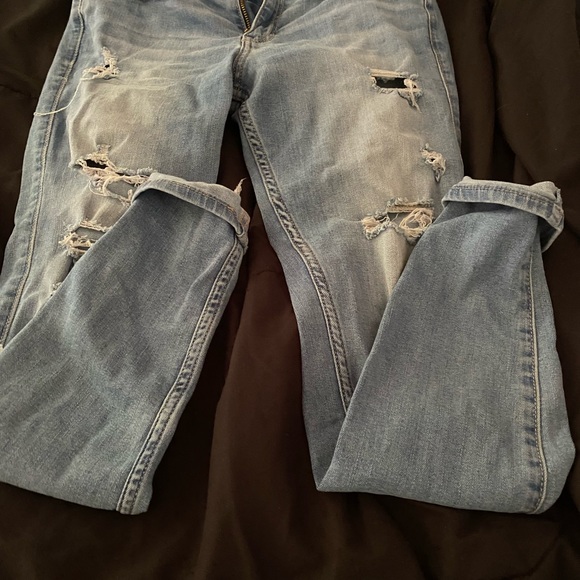 Holister Womens Distressed Jeans | 5 R - Picture 4 of 5